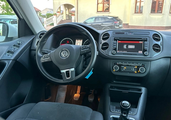 Volkswagen Tiguan cena 42400 przebieg: 172555, rok produkcji 2012 z Ostrołęka małe 154